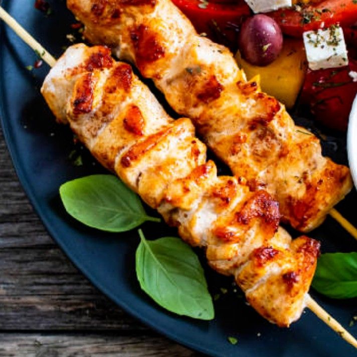 Espetinho de frango com bacon e chouriço